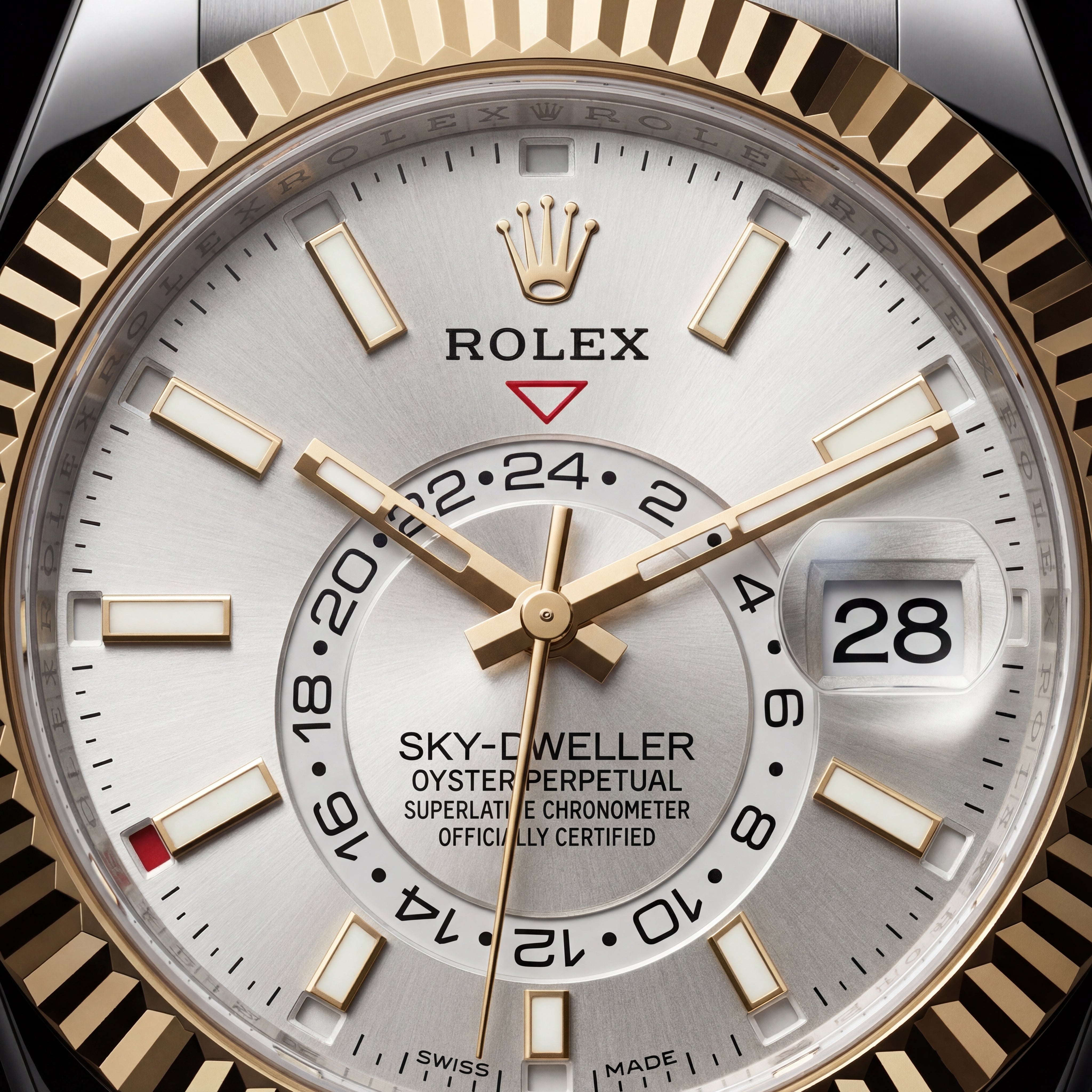 Dual-Tone Gold Fluted Bezel White Dial Luxury Men’s Watch with Rubber Strap