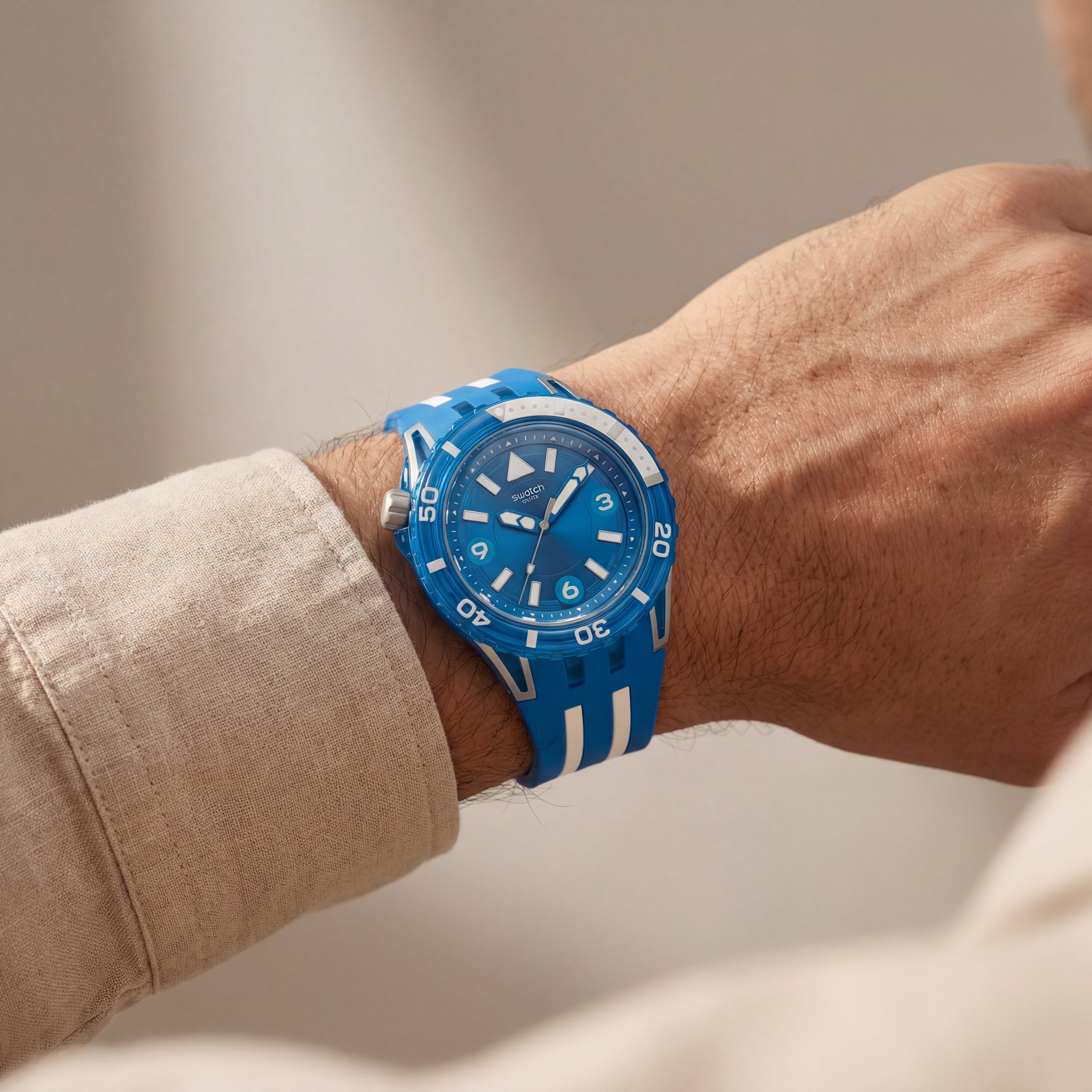 Ocean Blue Transparent Dive-Style Men’s Watch with Dual-Line Sport Strap