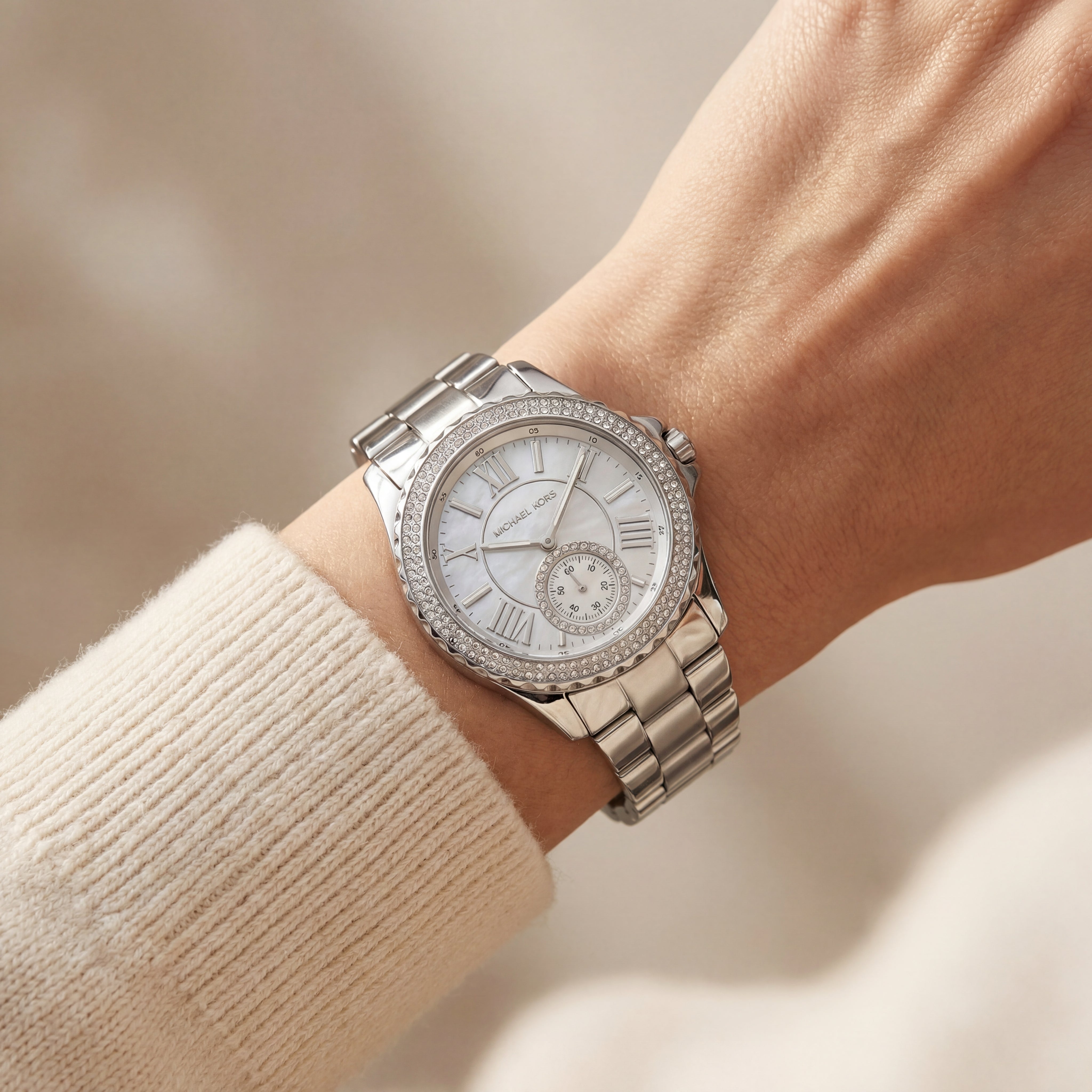 Arctic Radiance Crystal Watch – Silver Luxe Edition