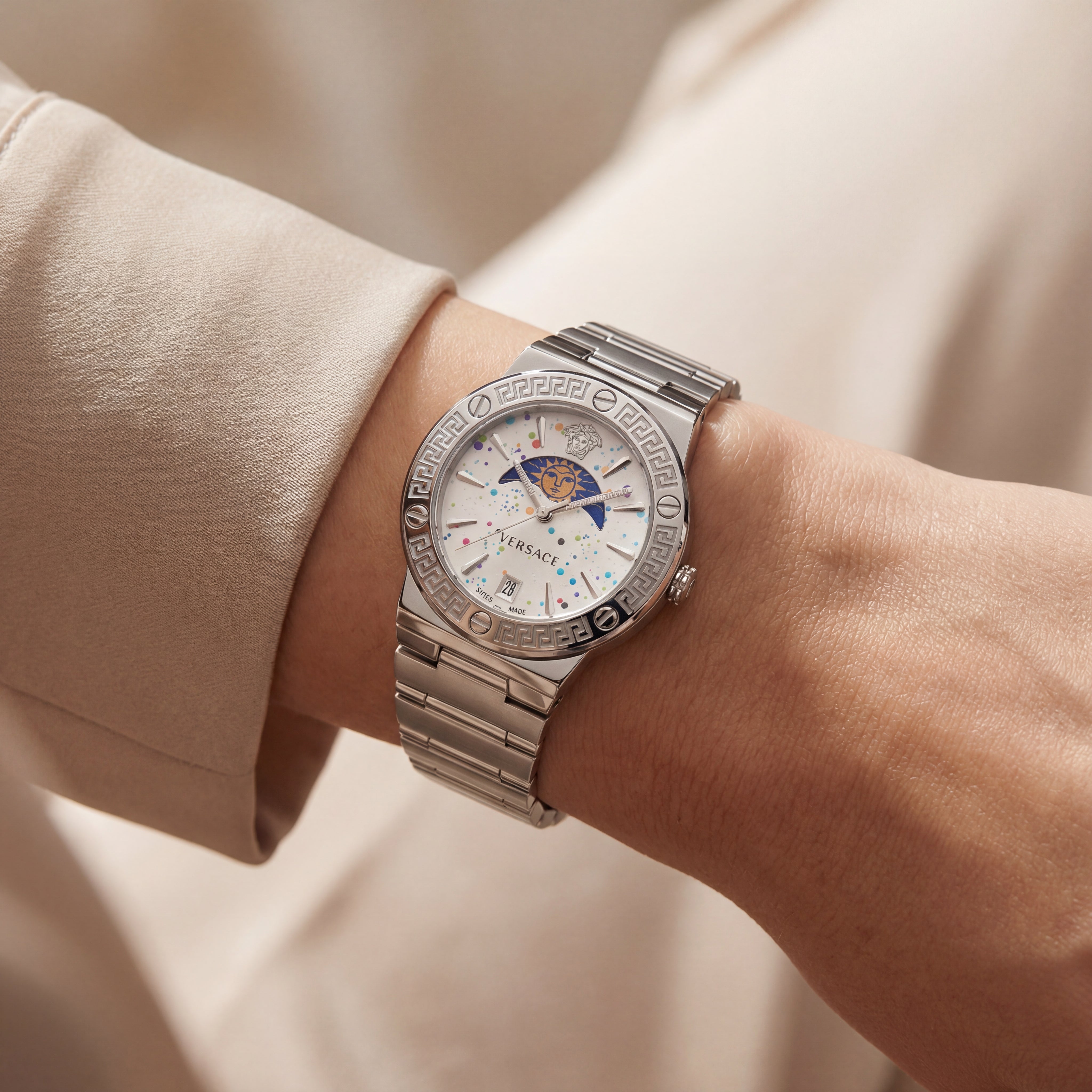 Medusa Icon Silver Watch – Artistic Signature Edition