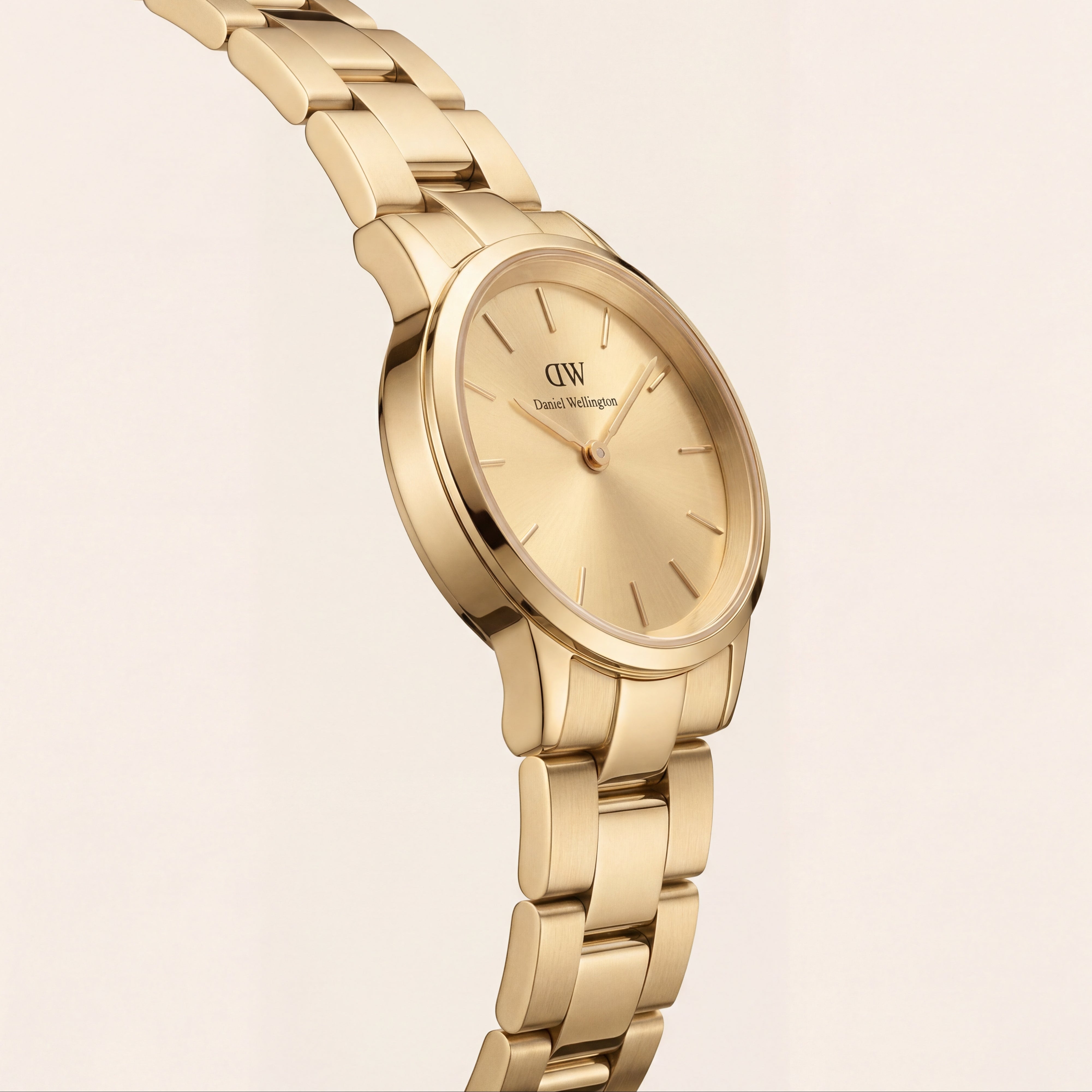 Classic Gold Minimal Watch – Heritage Brushed Edition