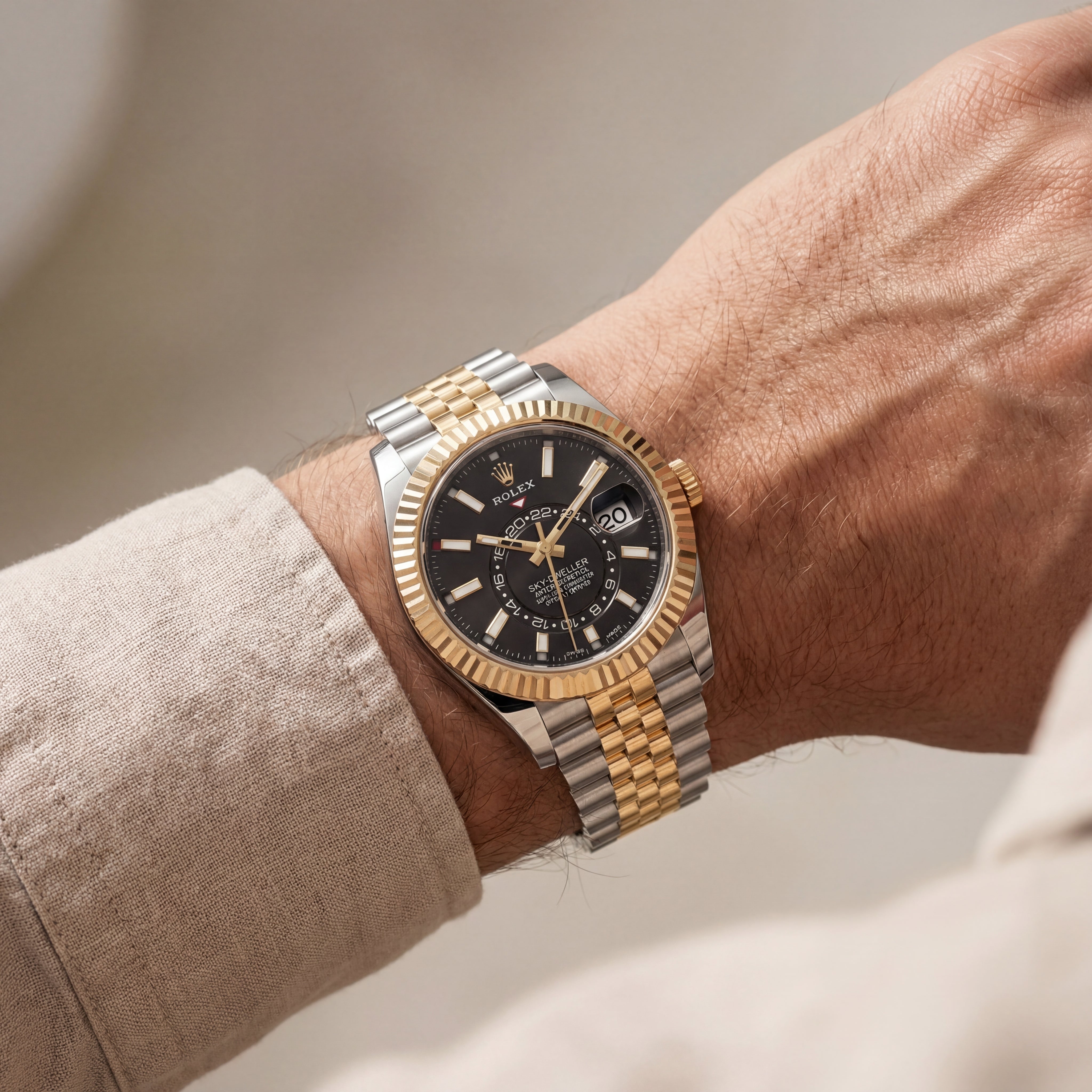 Premium Dual-Tone Luxury Automatic Watch with Black Dial