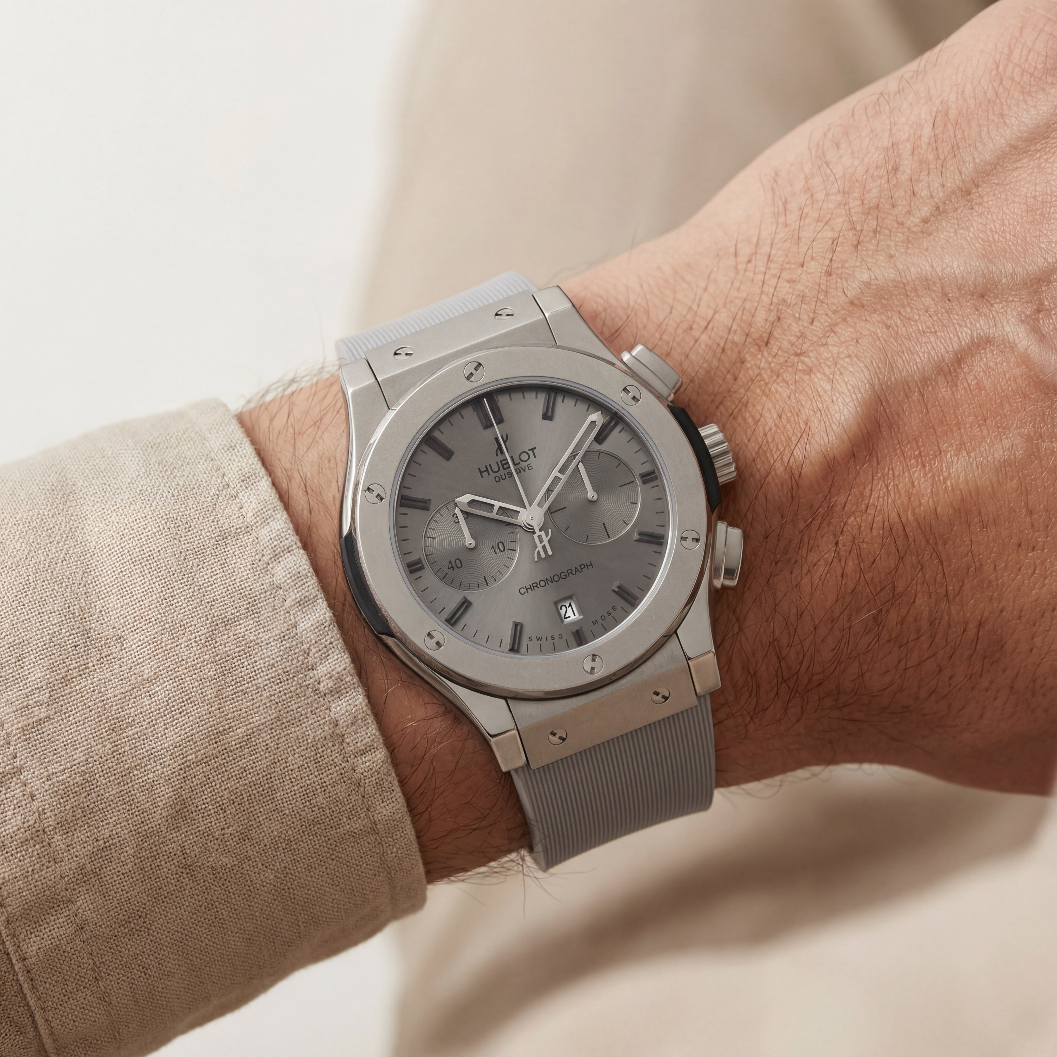 Silver Grey Chronograph Watch – Premium Sport Edition