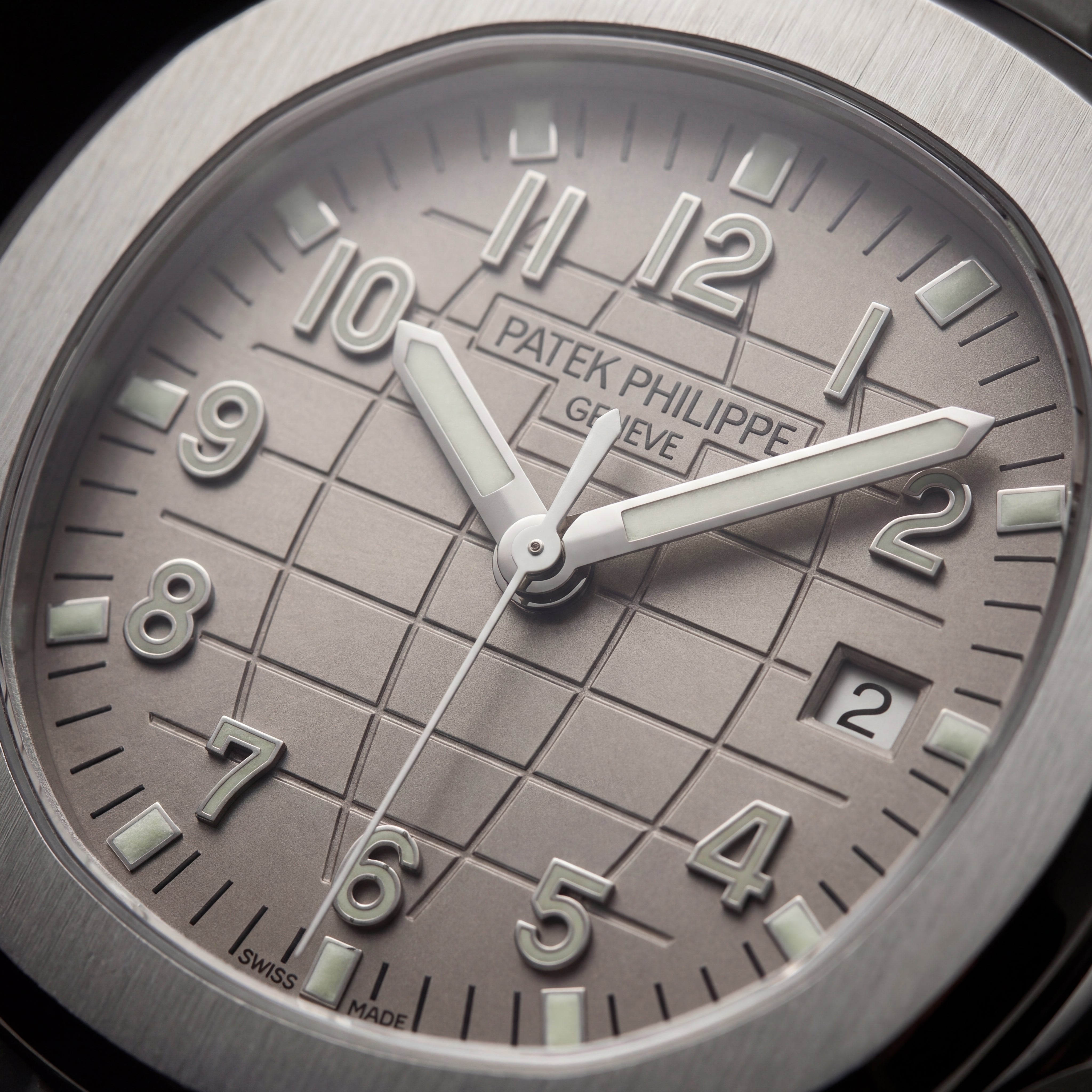 Luxury Silver Sport Watch Stainless Steel Case Sand Beige Textured Dial Grey Rubber Strap Premium Watch – Men