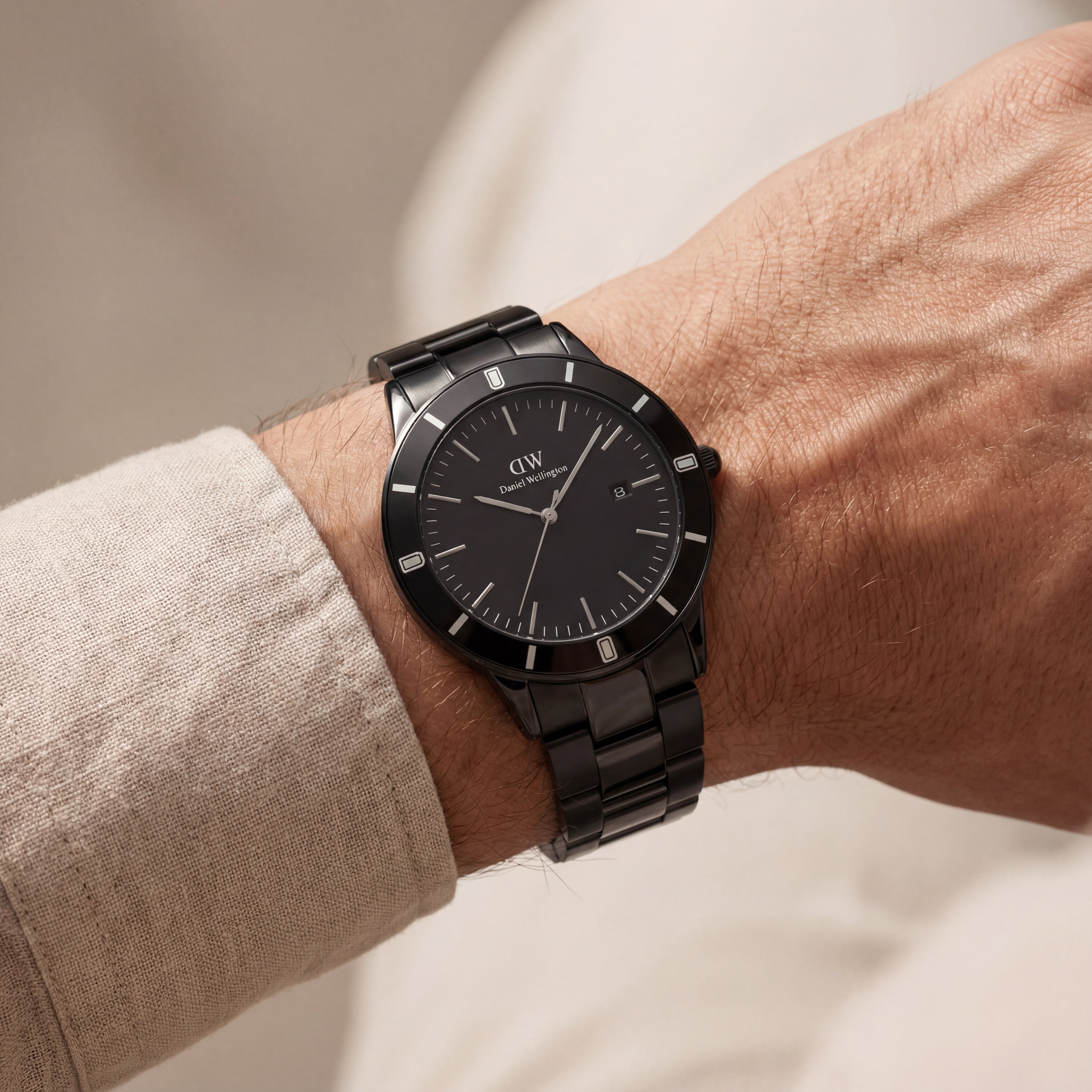 All-Black Minimalist Stainless Steel Men’s Watch