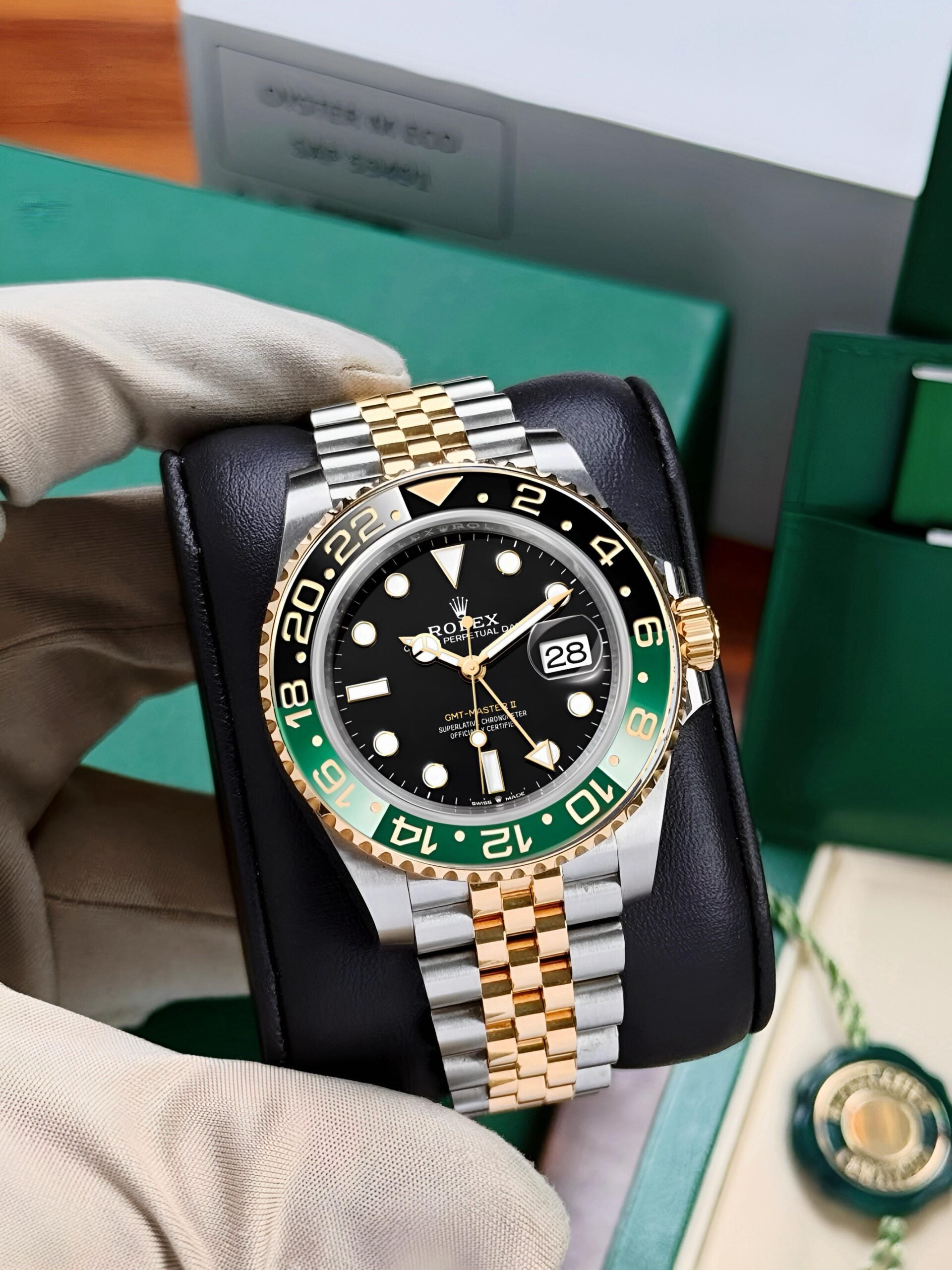 Premium Two-Tone GMT Style Luxury Watch Green Black Bezel Jubilee Bracelet Classic Business Watch – Men